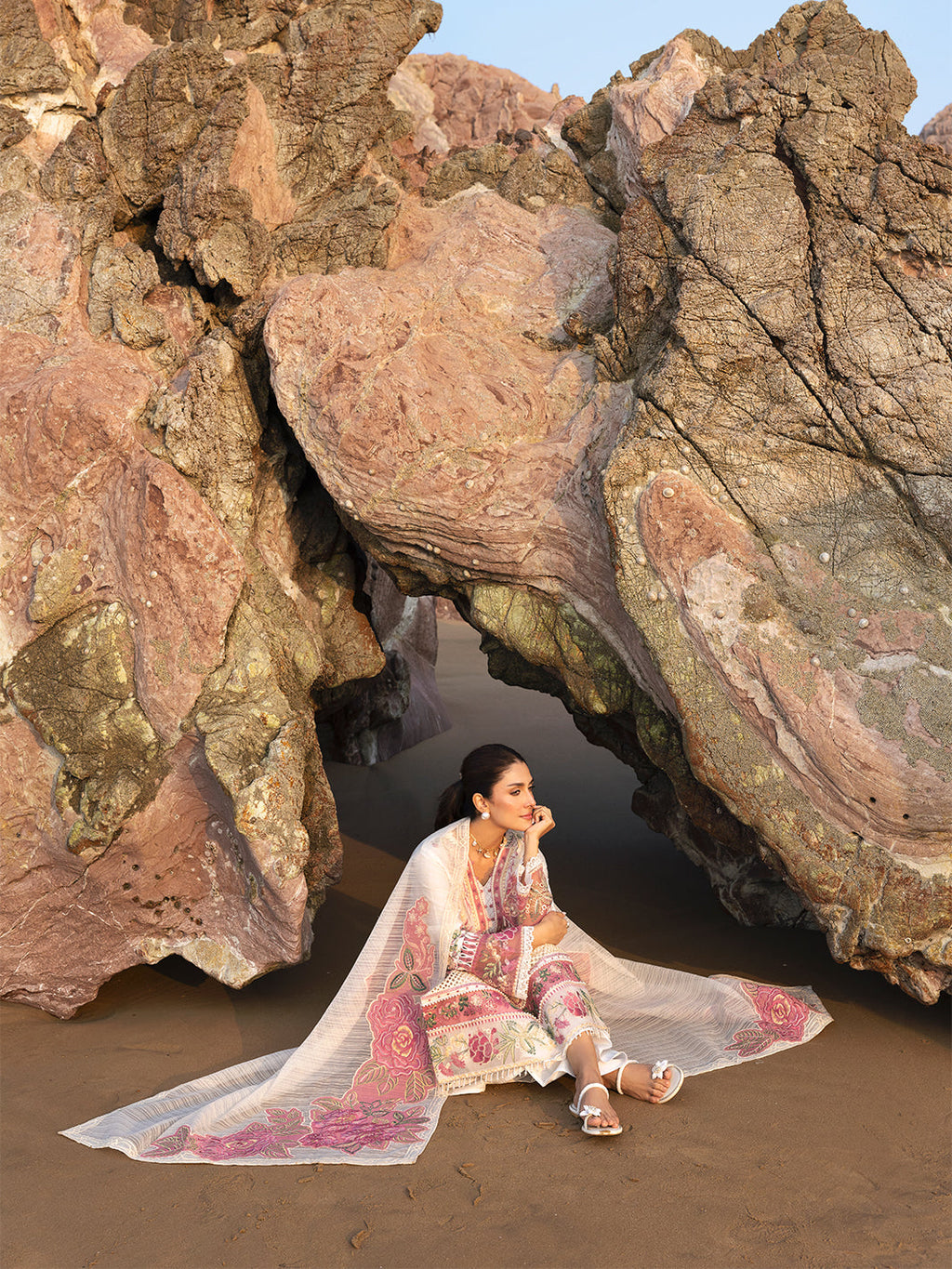 MAHNUR LAWN CHIKAN HEAVY EMBROIDERED 3 PC WITH EMBROIDERED DUPATTA