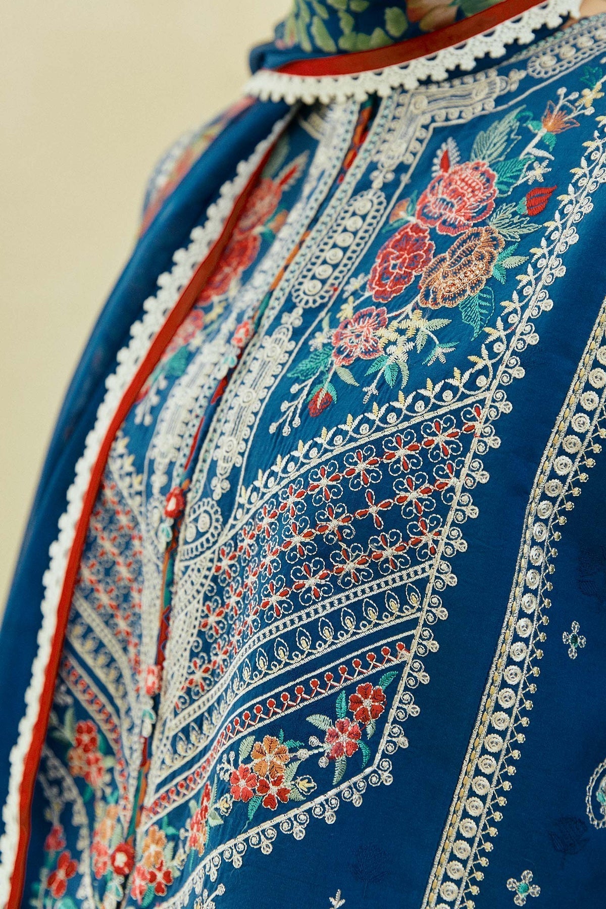 ZARA SHAH JHAN PREMIUM WINTER EMBROIDERED 3 PC SUIT WITH SOFT DUPPATA