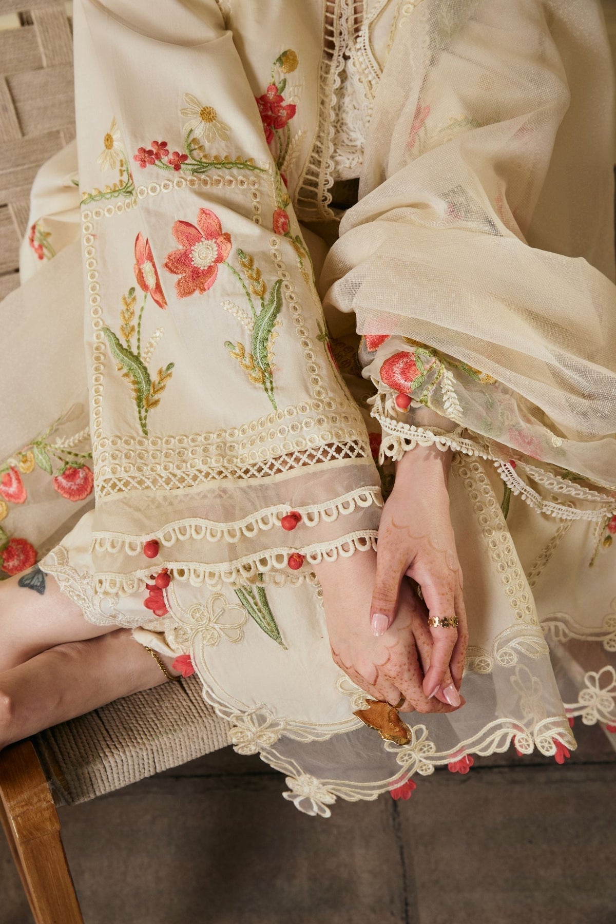 MARYAM HUSSAIN LAWN 3 PC WITH EMBROIDERED DUPPATA