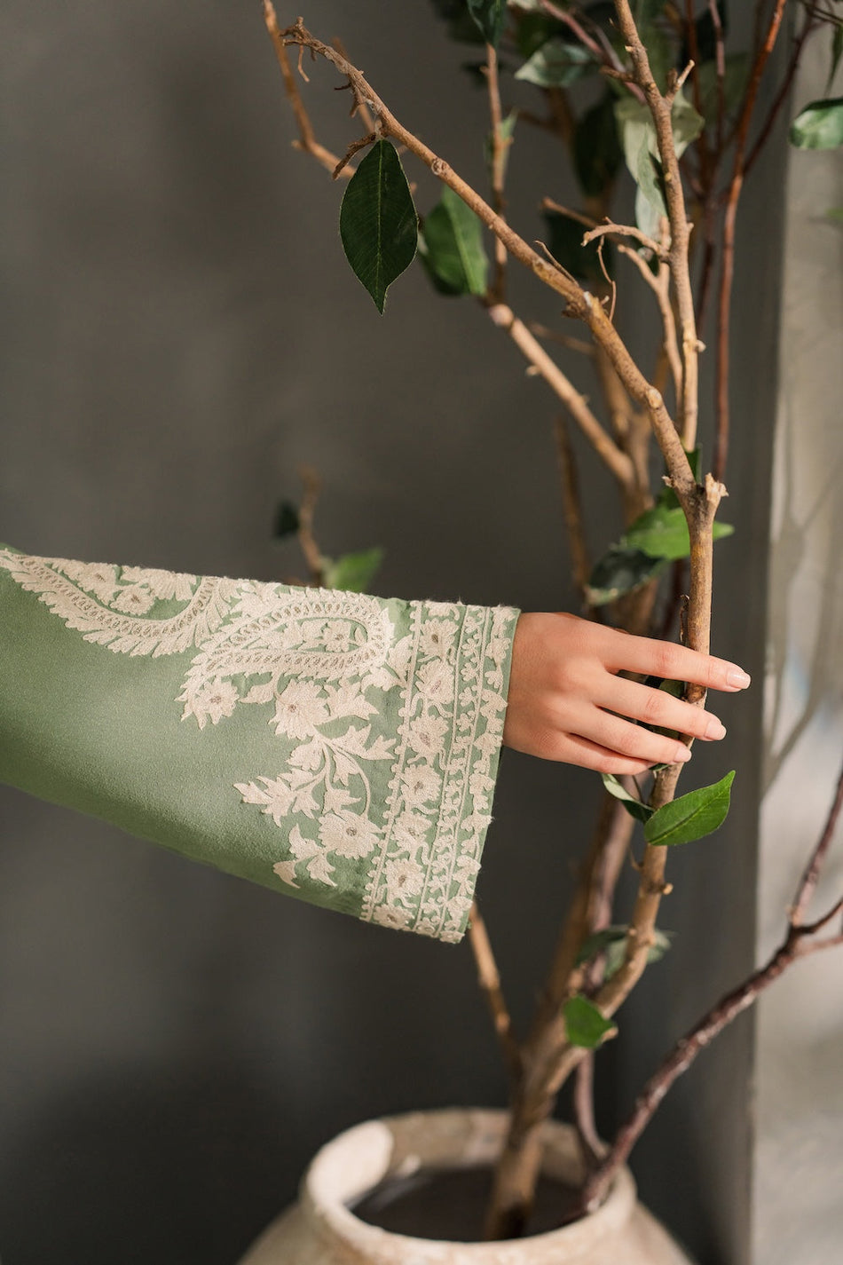 Mirana Lawn 3 PC Embroiderd With Ready to wear Dupatta