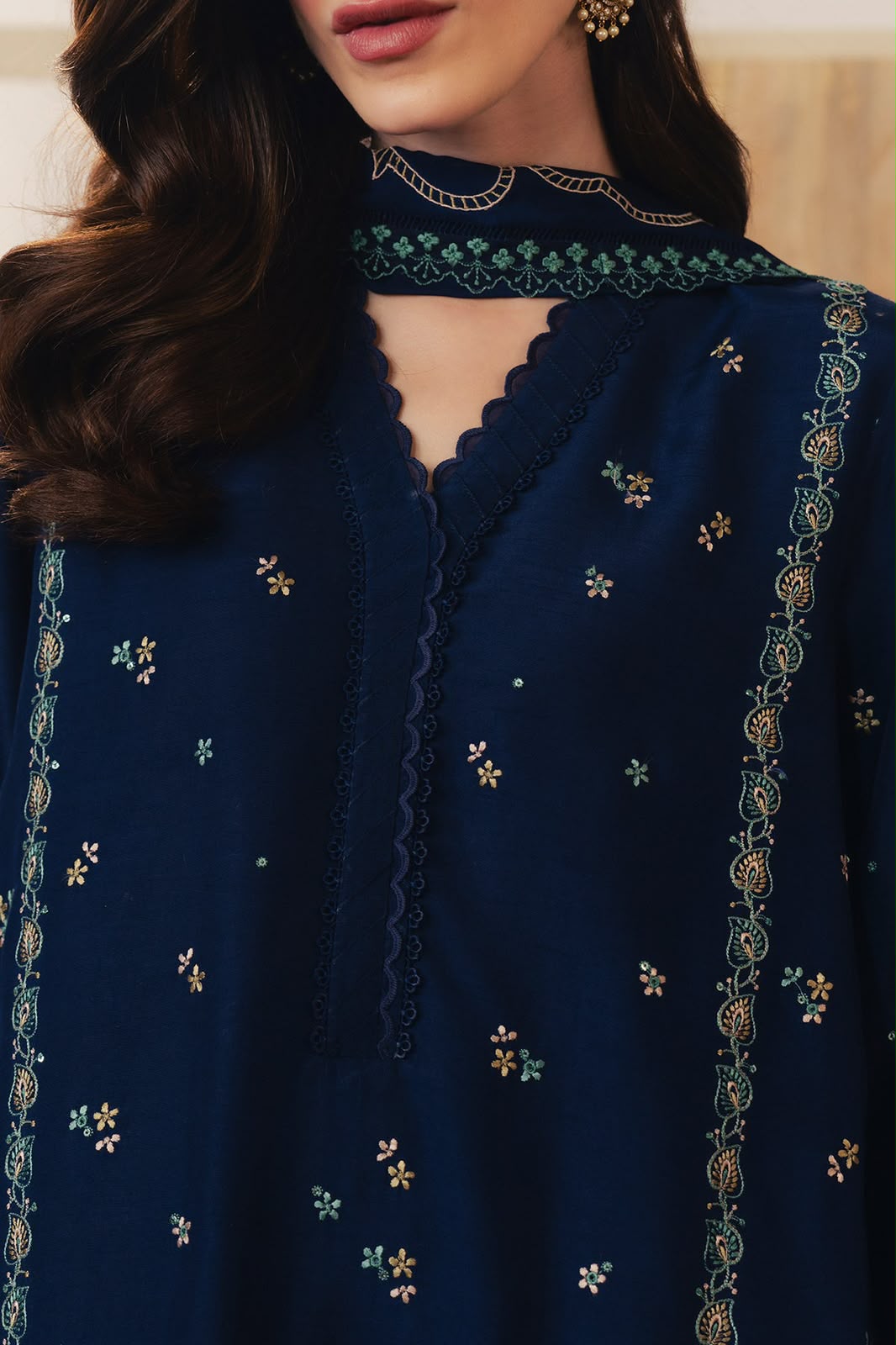 ZIVA LUXURY WINTER EMBROIDERED 3 PC SUIT WITH EMBROIDERED SHAWL