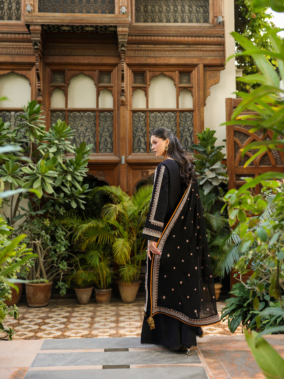 MAHNUR LUXURY WINTER EMBROIDERED 3 PC SUIT WITH EMBROIDERED SHAWL