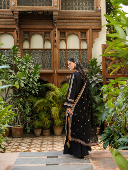 MAHNUR LUXURY WINTER EMBROIDERED 3 PC SUIT WITH EMBROIDERED SHAWL