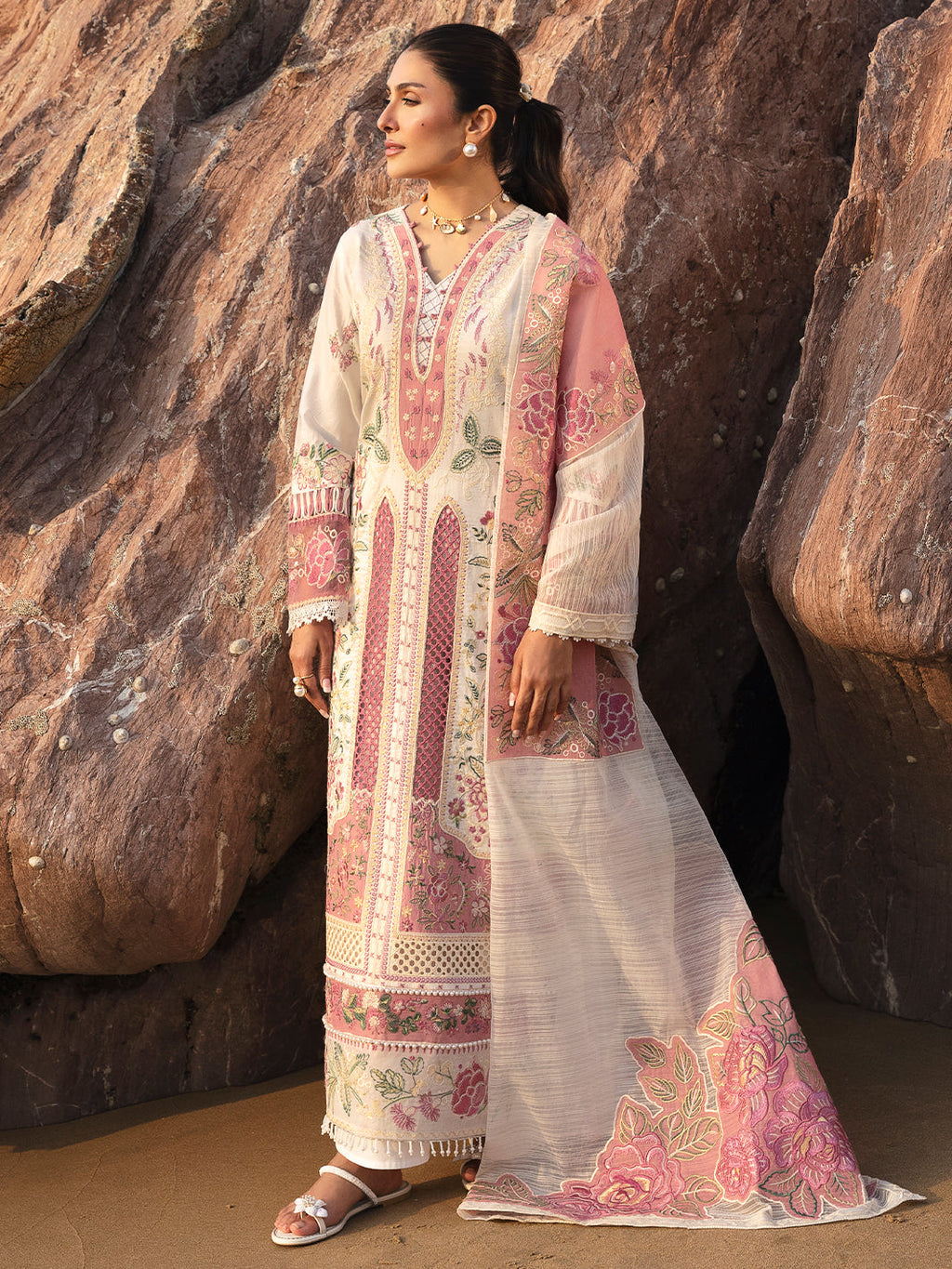MAHNUR LAWN CHIKAN HEAVY EMBROIDERED 3 PC WITH EMBROIDERED DUPATTA
