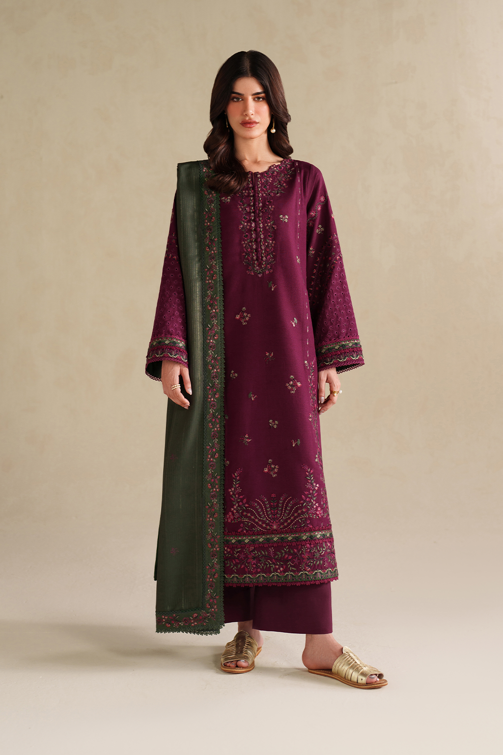 IZNIK WINTER EMBROIDERED 3 PC SUIT WITH EMBROIDERED SHAWL