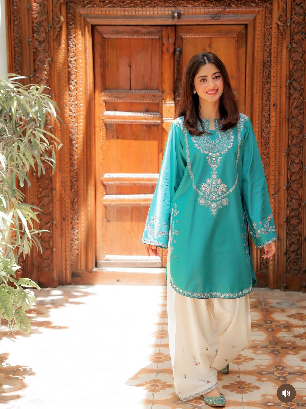 URGE LAWN 2 PC EMBROIDERD SHIRT WITH EMBROIDERED TROUSER