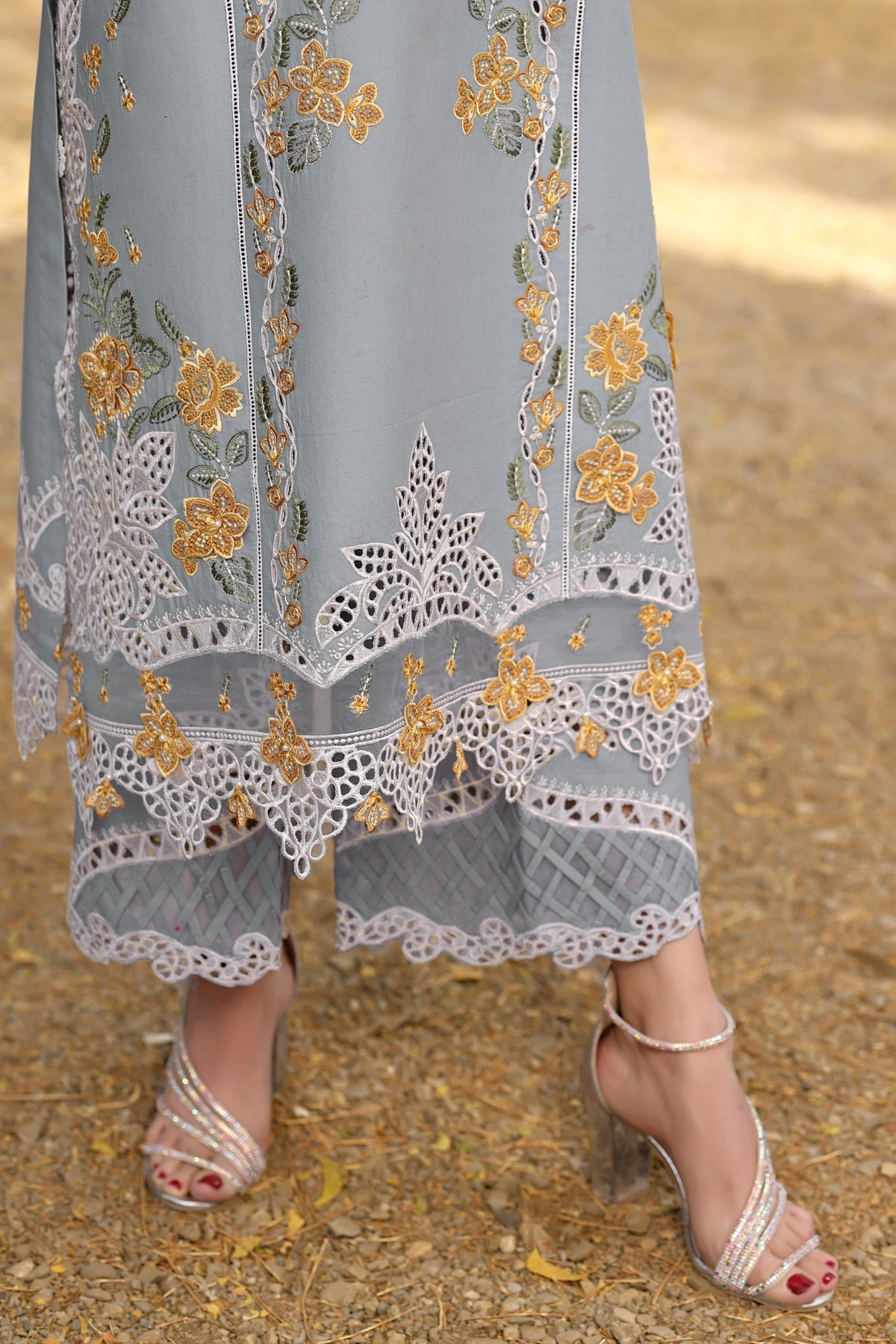ANEELAS LAWN 3 PC EMBROIDERD WITH EMBROIDERED DUPATTA