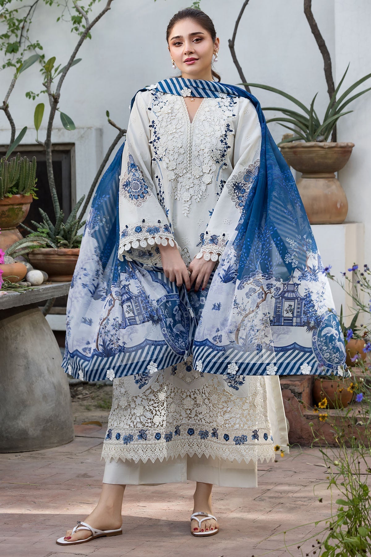 MOTIFZ LUXURY LAWN EMBROIDERED 3 PC WITH EMBROIDERED SOFT DUPPATA