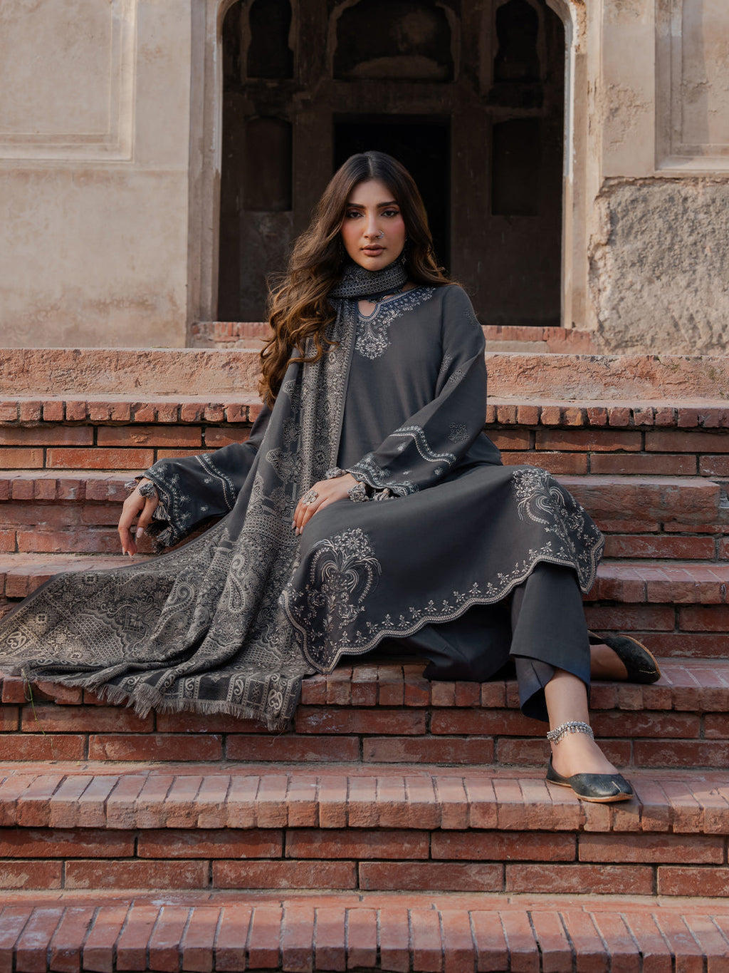 IZEL EMBROIDERED 3 PC ELEGANCE