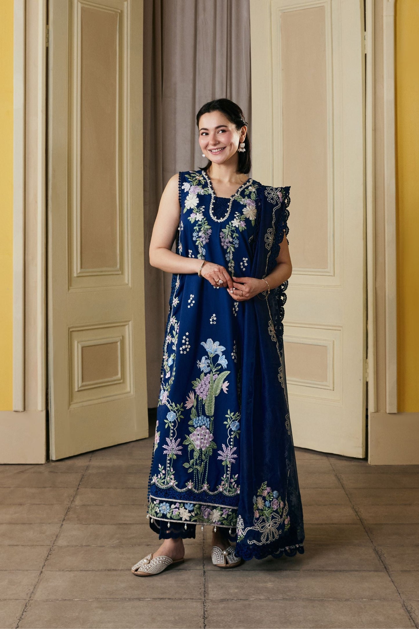 MARYAM HUSSAIN WINTER EMBROIDERED 3 PC SUIT WITH EMBROIDERED SHAWL