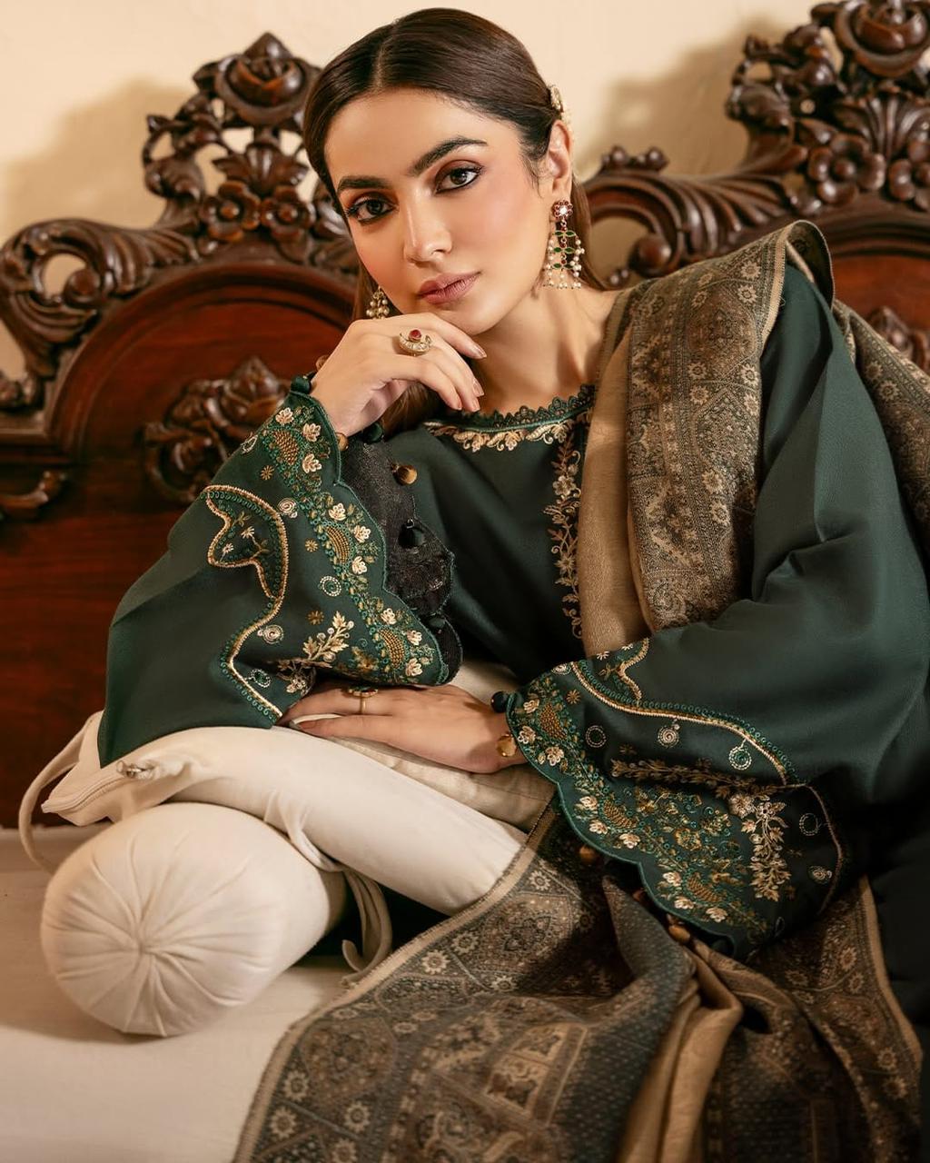 Izel Lawn Embroidered 3 PC